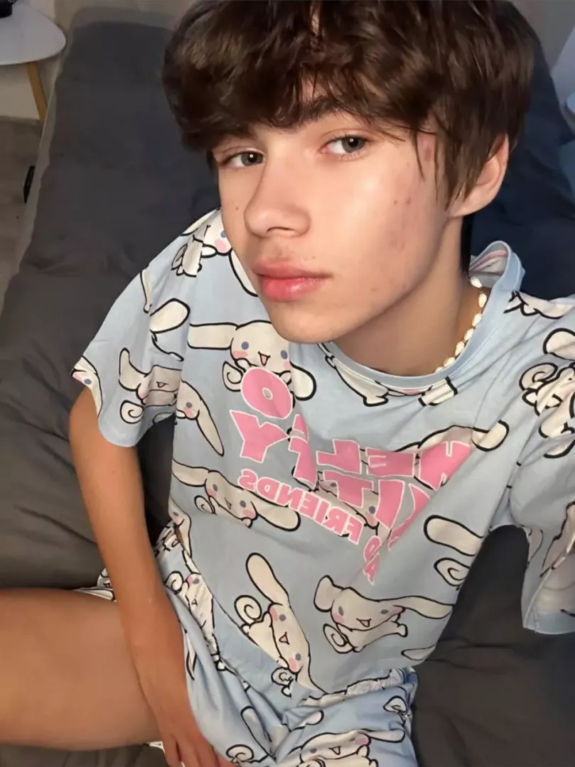 be honest am i cute enough to be with you? :3 (19yo Surfer Boy)
