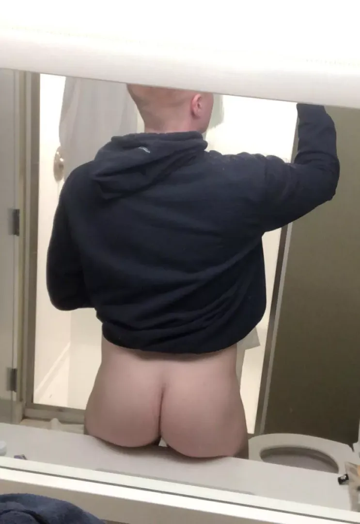 Be honest, am I pretty caked for a college boy?
