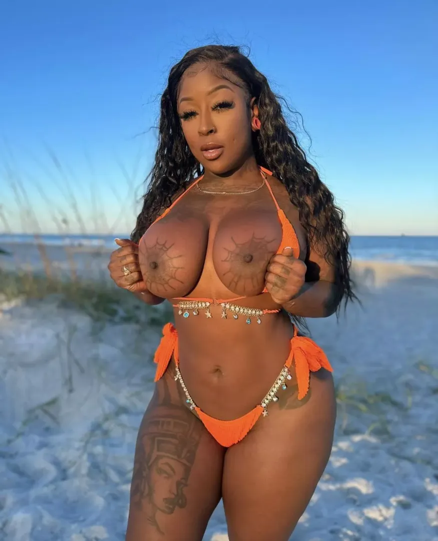 Beach gal 💕