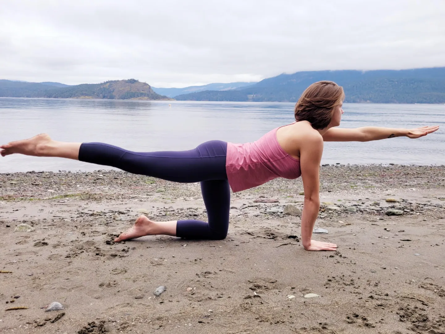 Beach yoga 😊☺️