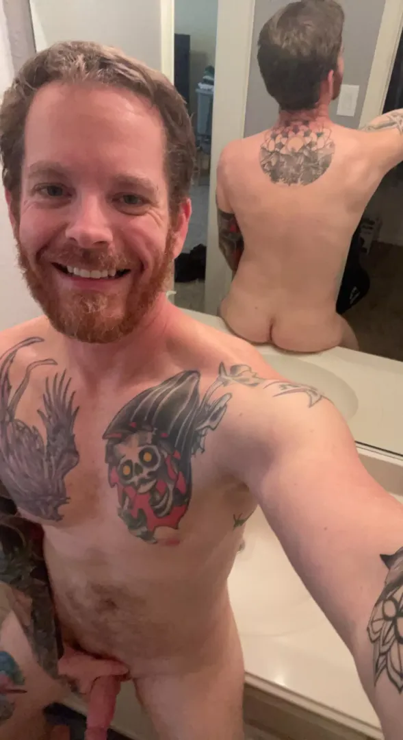 Beard, boner, booty. The trifecta 👌🏼