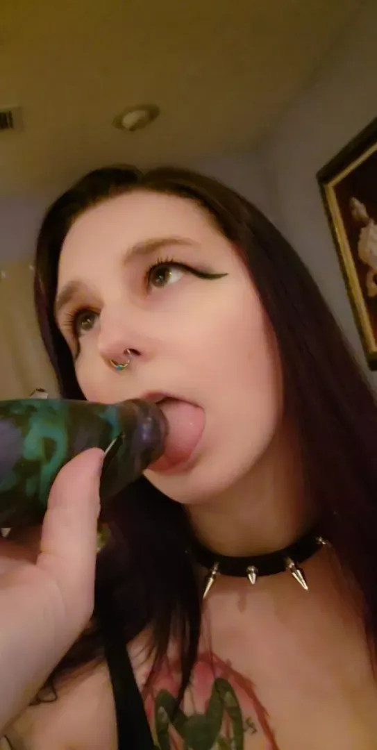 Beautiful even with cock worshipping, this Echo is giving.