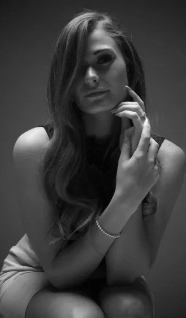 Beautiful Honour May from the UK...