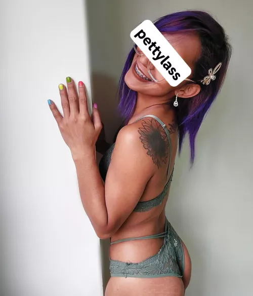 beautiful smile and big ass! perfect combination haha