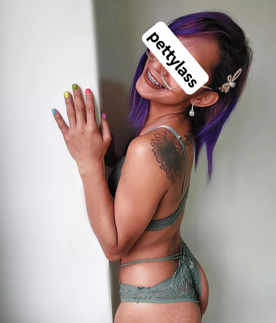 beautiful smile and big ass! perfect combination haha