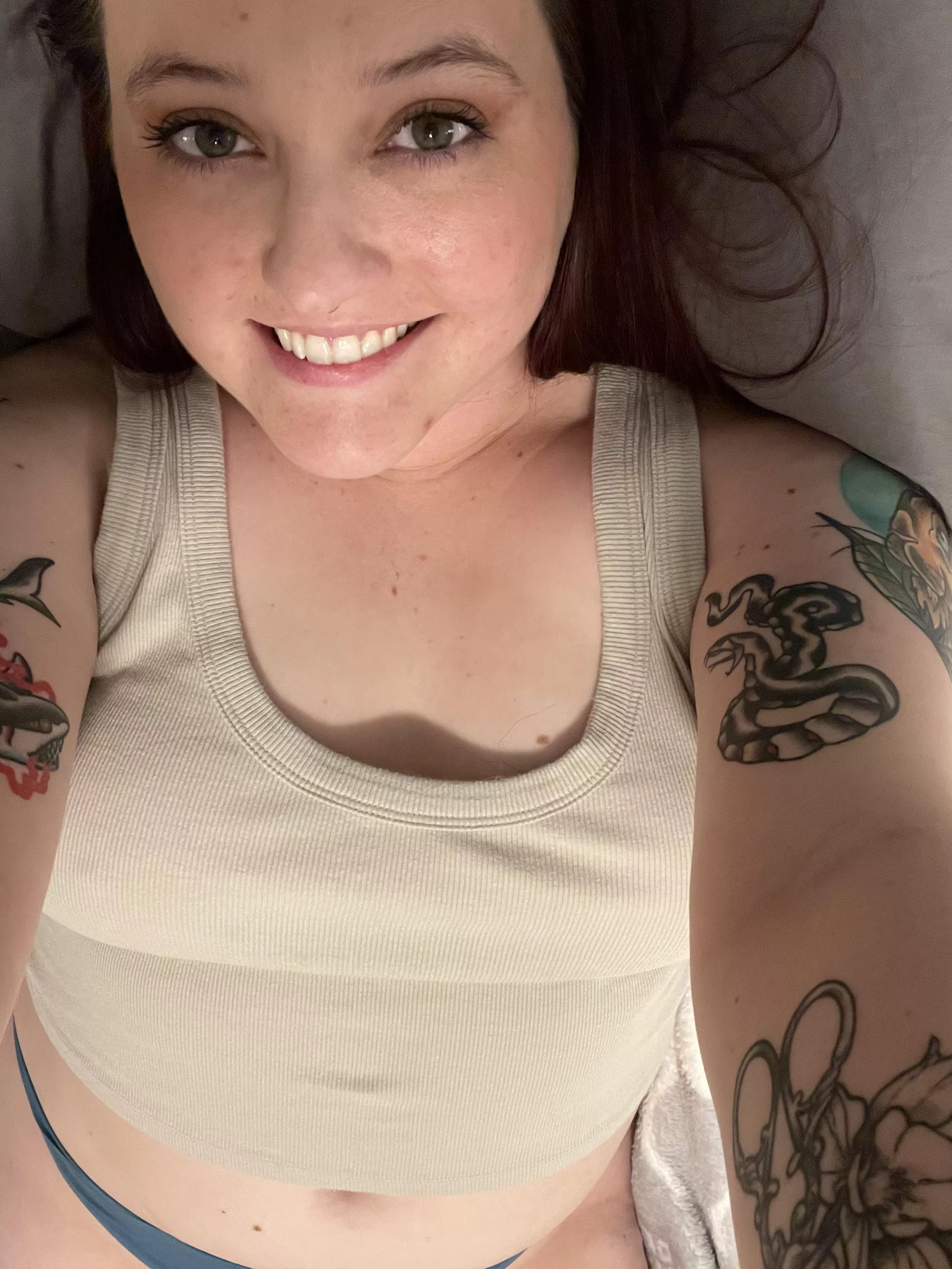 Bedtime selfies [f]