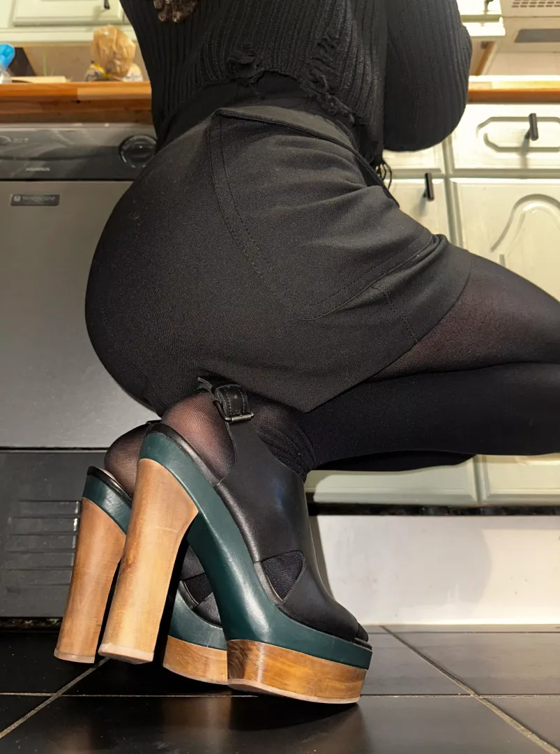 Been at work all day in my Marnie heels🥰🥰 me feet hurt today though.