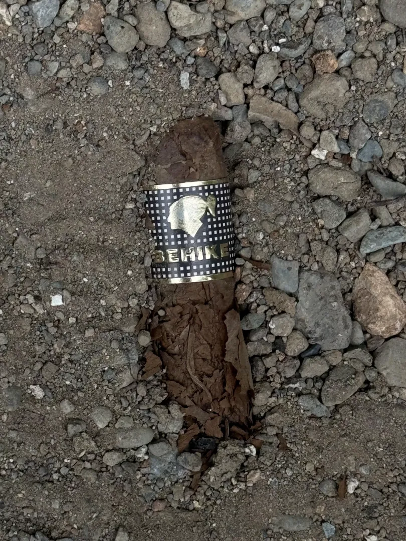 Behike in the parking lot. Didn’t pick it up 😂 