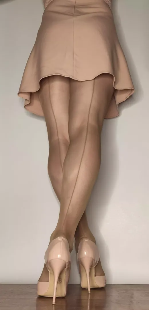 Beige classic heels