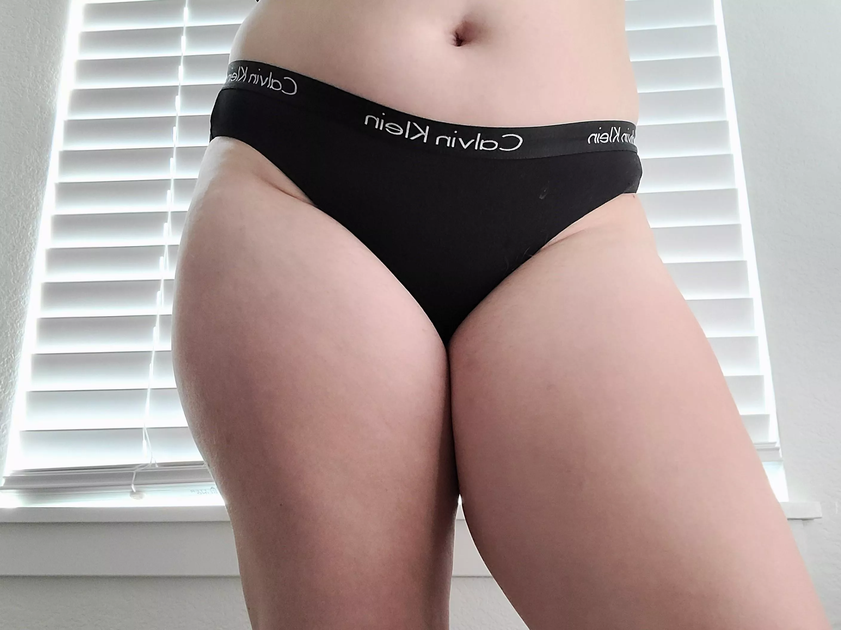 Belly button & thick thighs