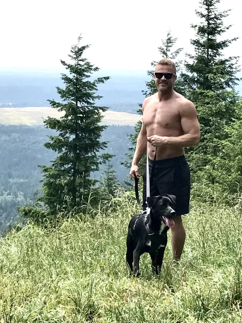 Best bud time! 🐕