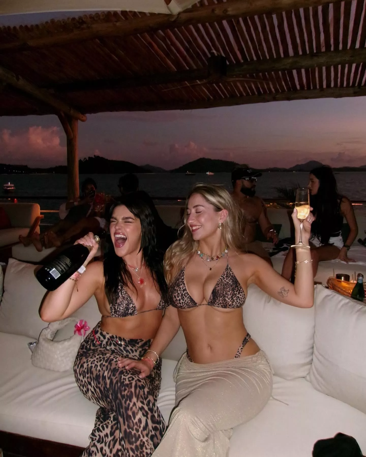 best friends on vacation