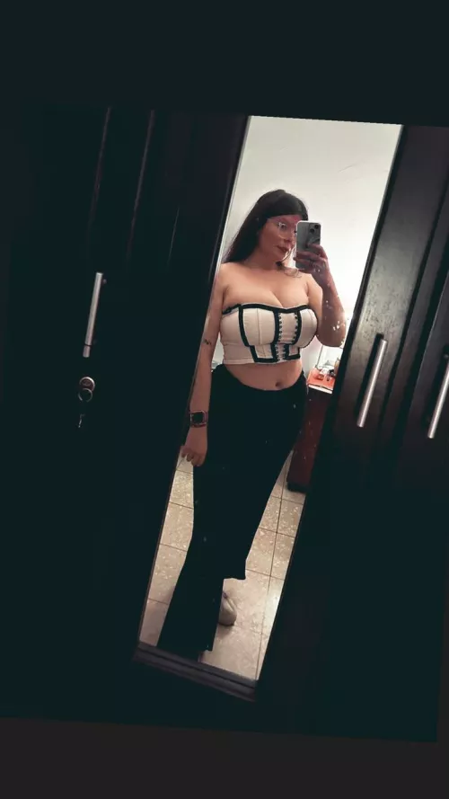 Bestie bursting out