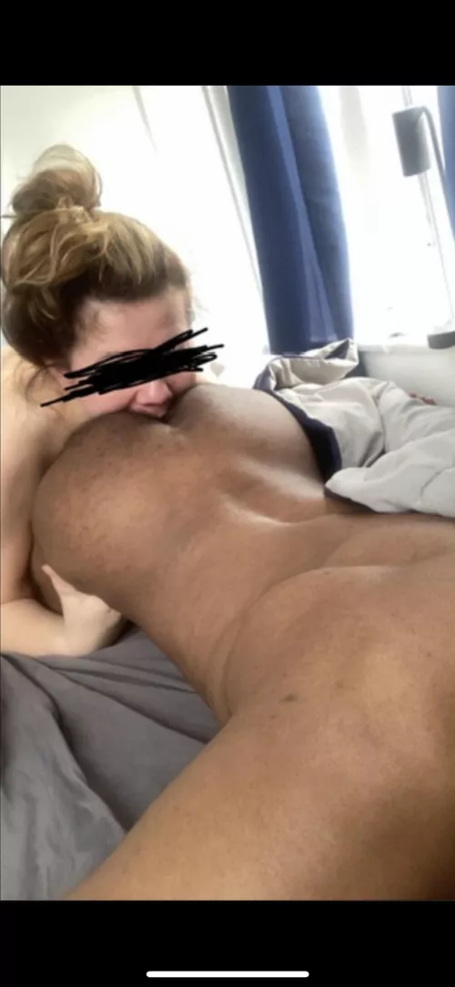 Bi girl making out with a black ass