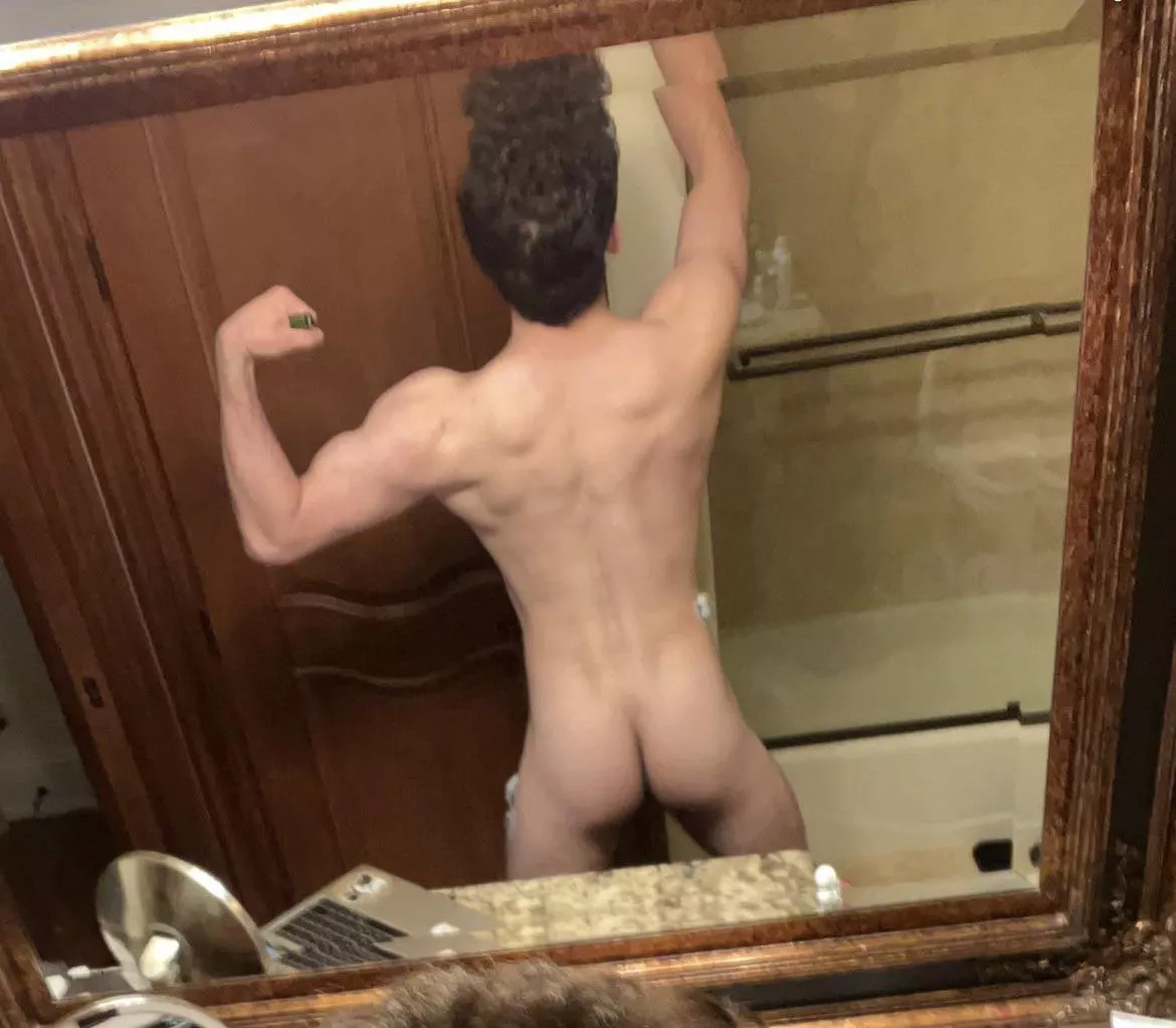 Bi jock who loves to show off [23]