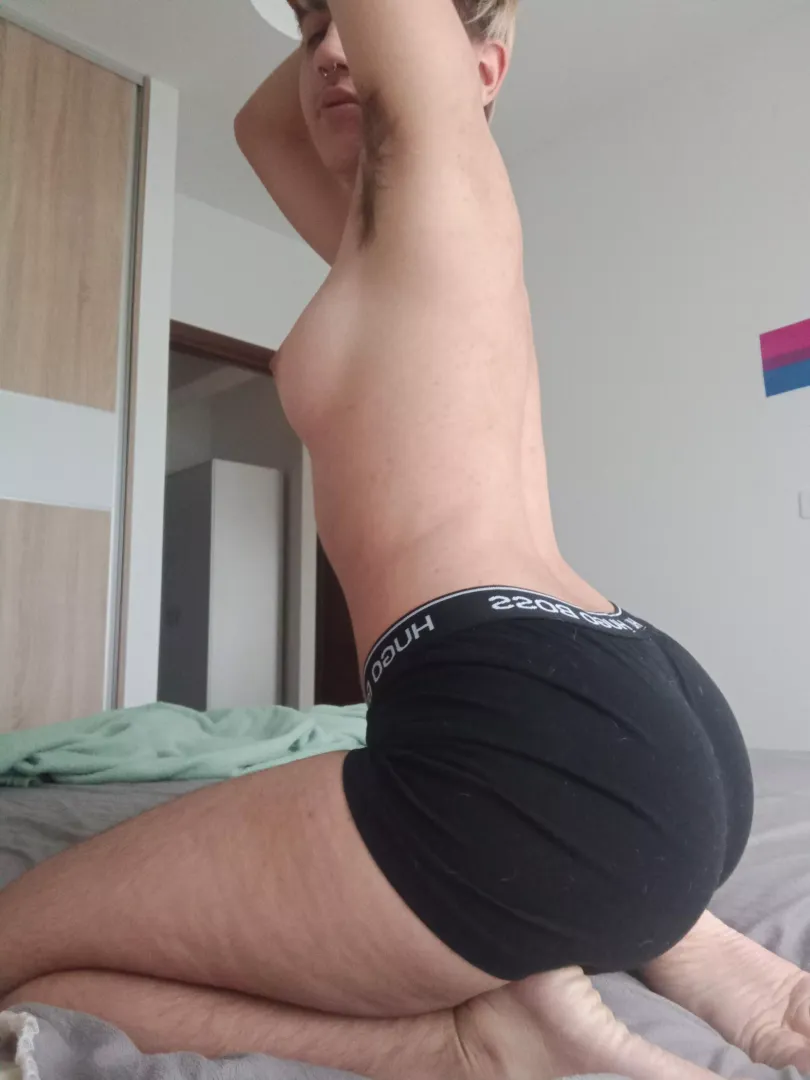 Big booty and hairy pits all in one! 😜