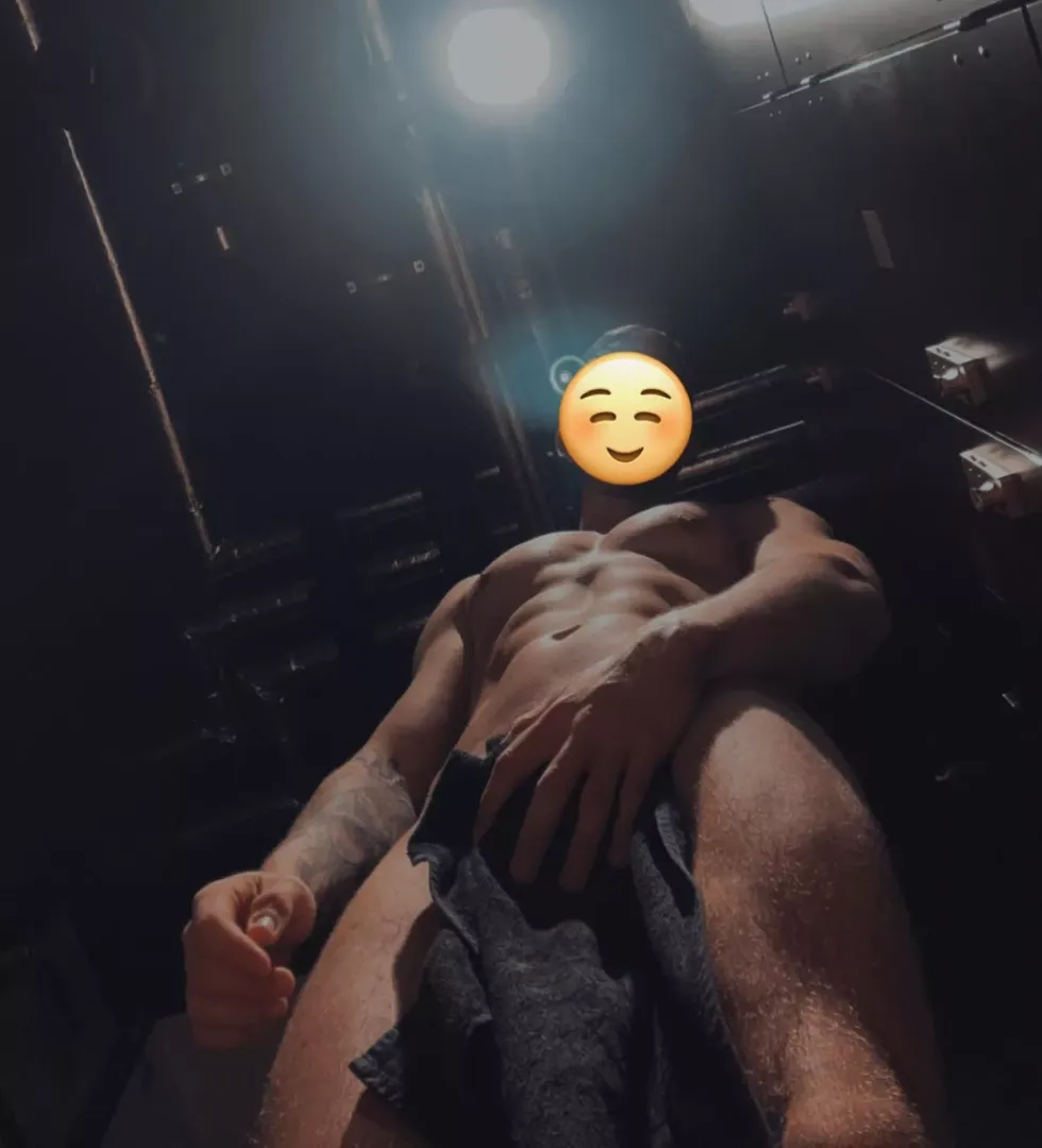 Big Boy needs someone to Kneel down