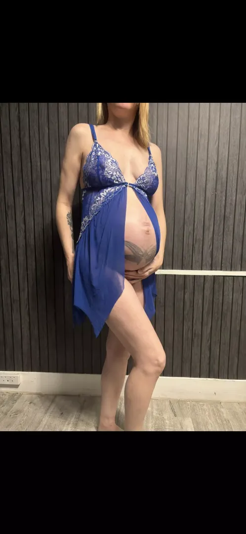 Big bump and no knickers can you tell?