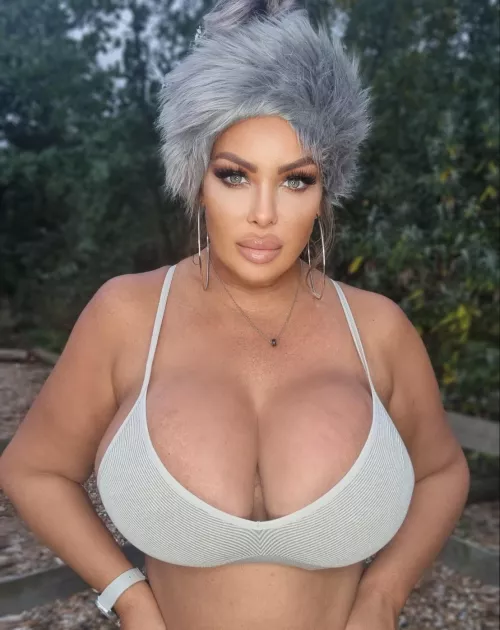 Big lips and tits what's not to like