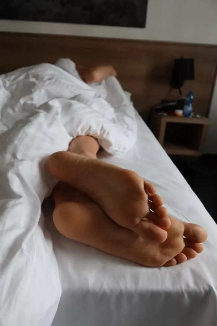 Big, meaty and soft feet right in front of your face