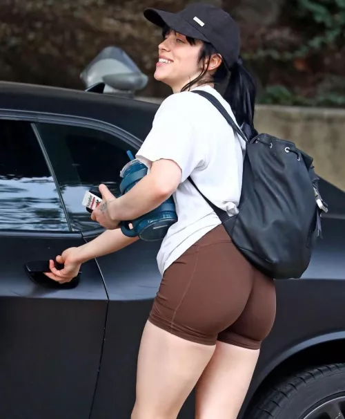 Billie Eilish's ass is looking nice and round, I can't stop pumping to it and I need to be drained
