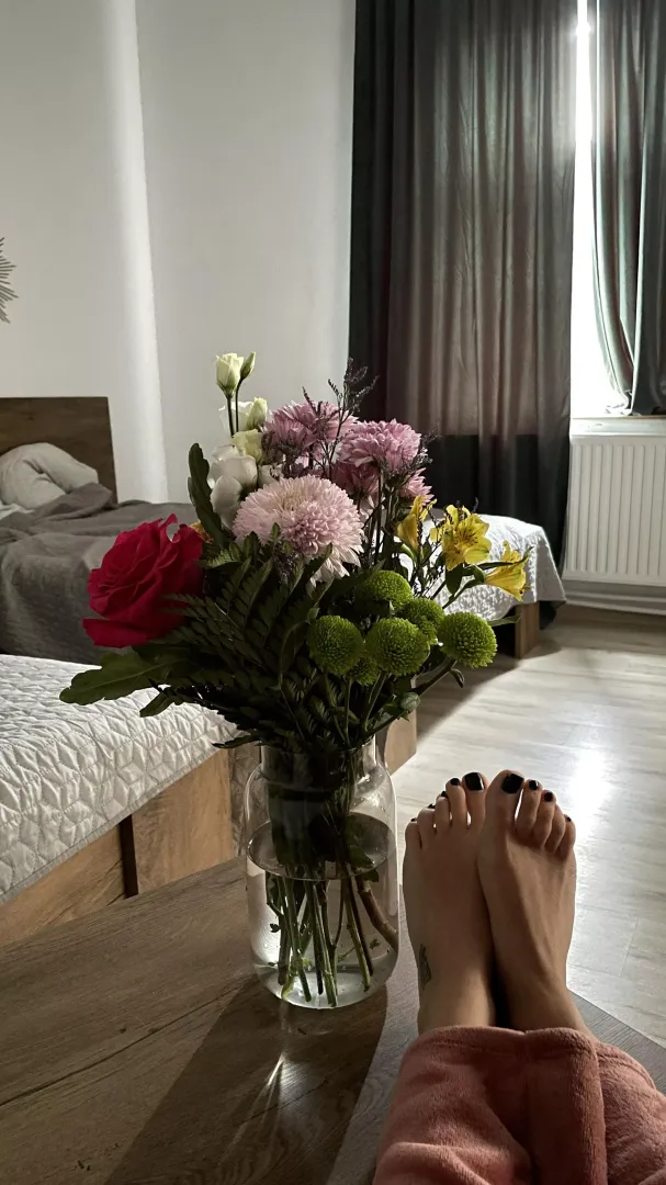 Birthday toes 🥳