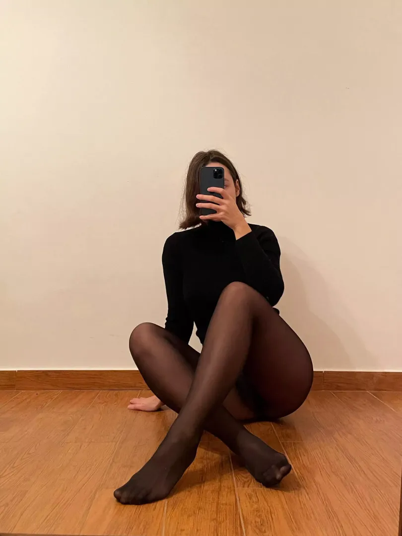 Black 🖤👣💋