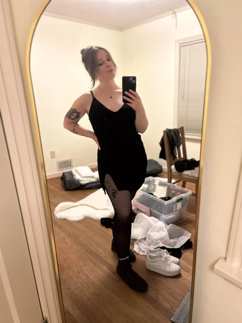 Black boots and a short skirt. My favorite combo. [f]
