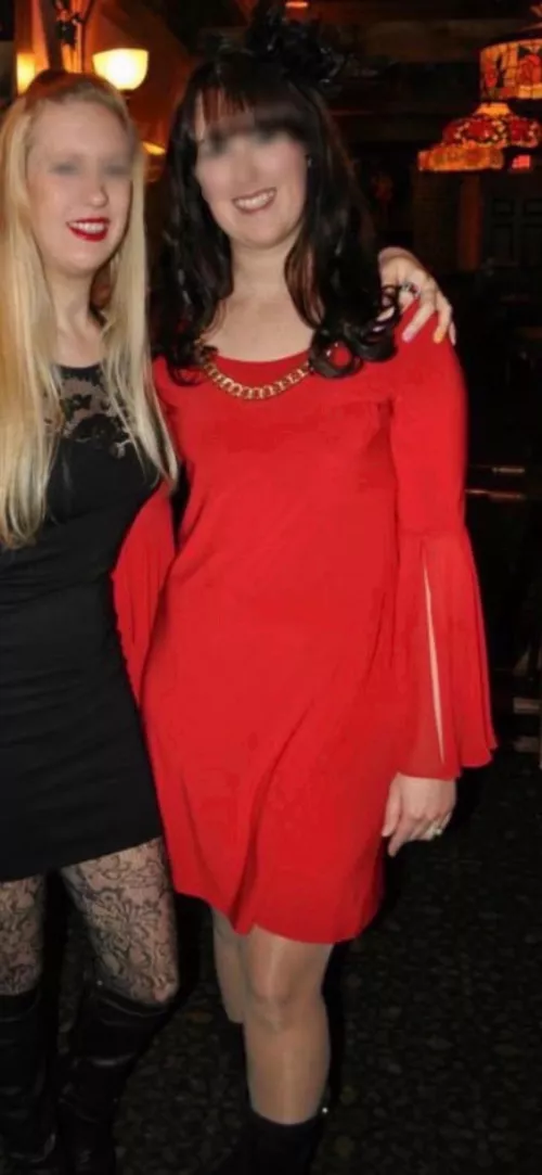 Black dress or Red dress!?