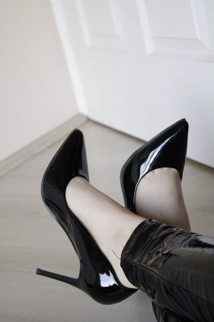 Black Heels 🥰