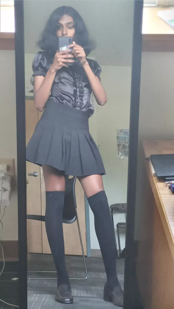 Black on brown :^