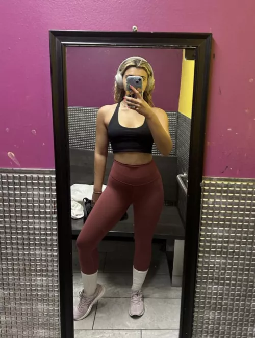 Black sports bras are my favorite 