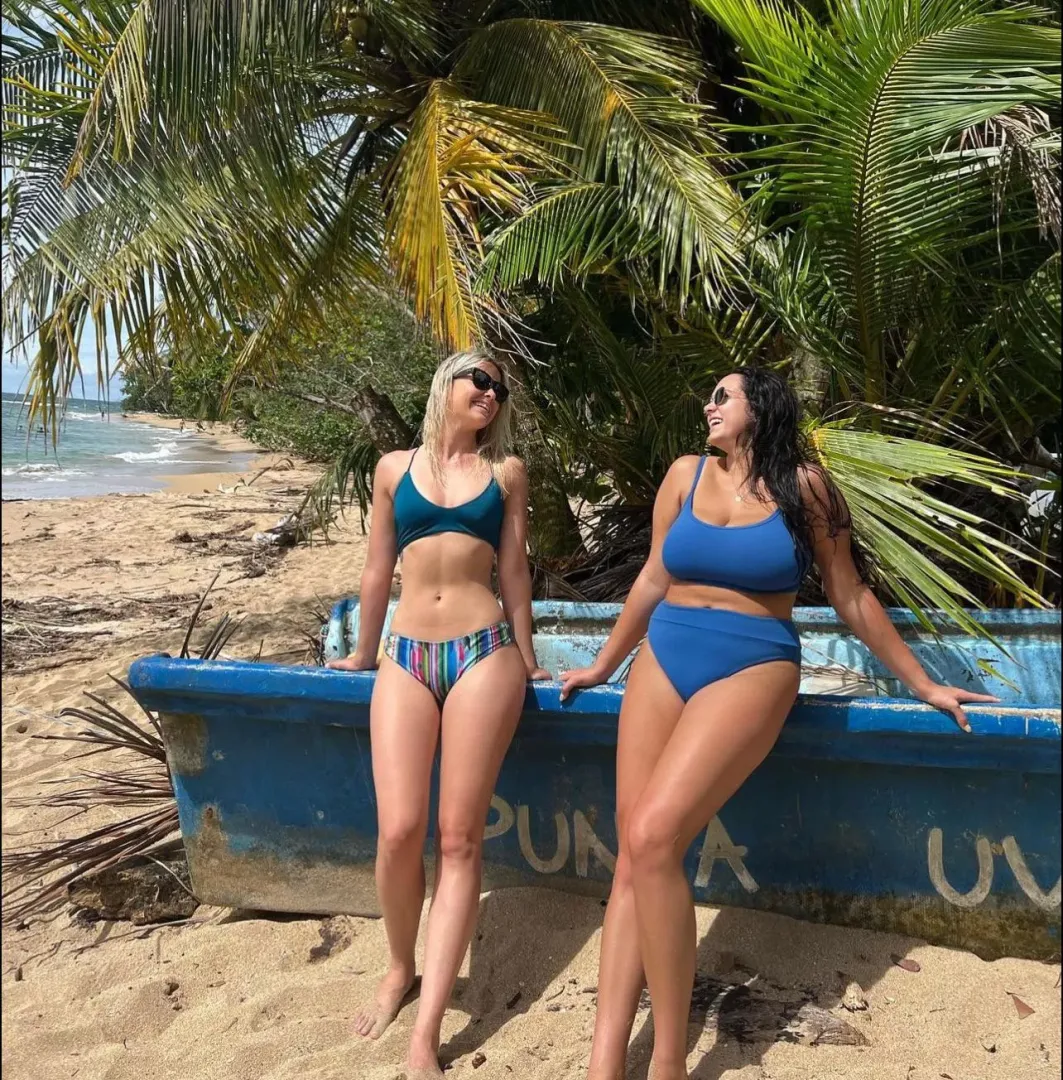 Blonde abs brunette