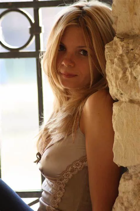 Blonde with pokies