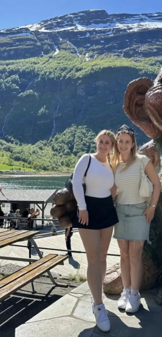 Blondes With A View 