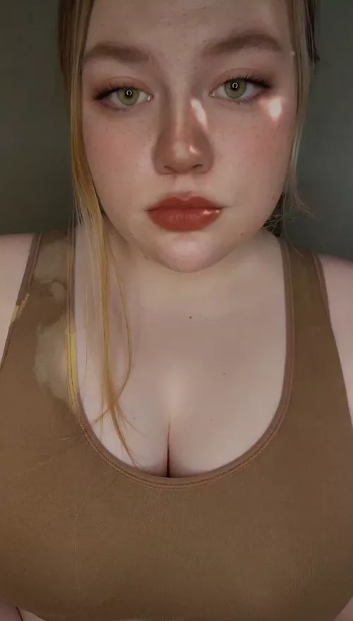 blondes with big tits do it best😏😈