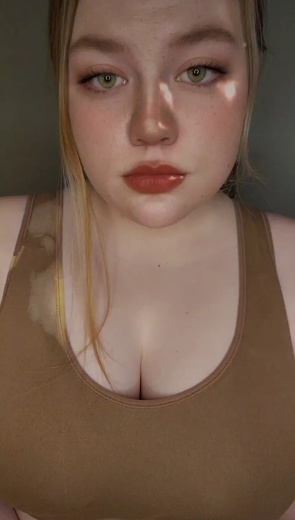 blondes with big tits do it best😏😈