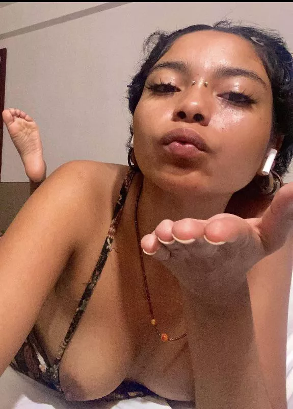 Blowing kisses 😘