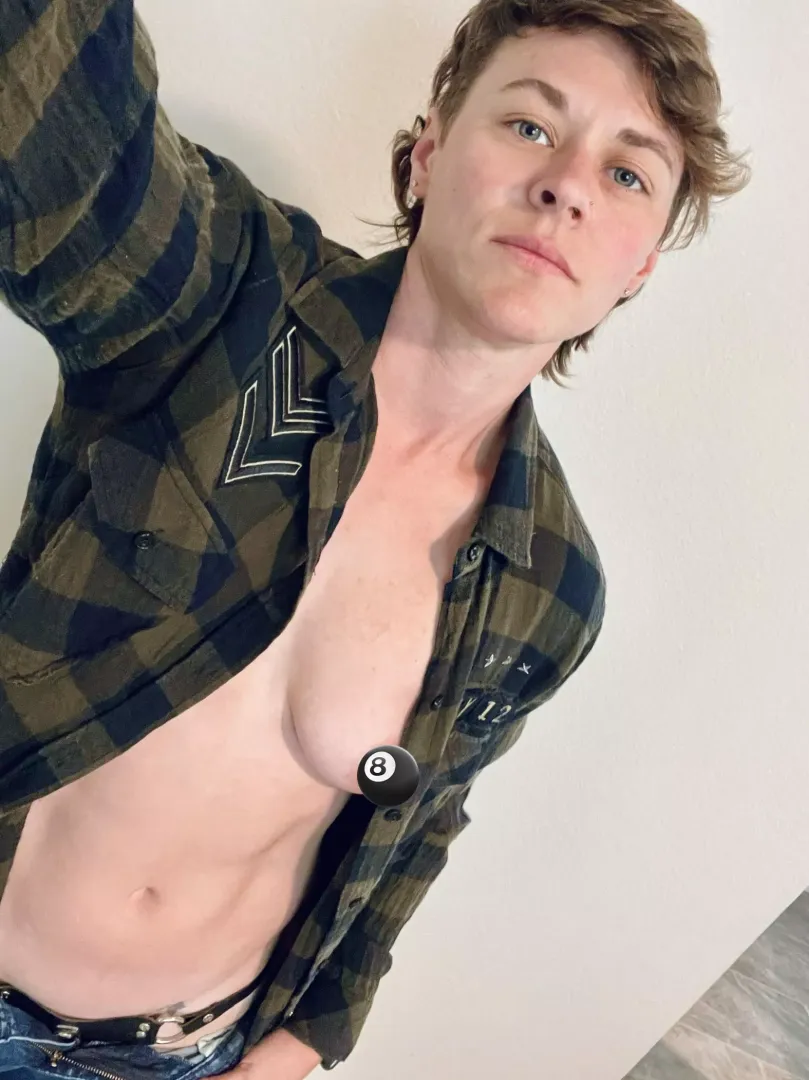Blue eyed boi