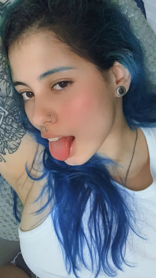 Blue hair is just superior, wouldn't you agree?😘