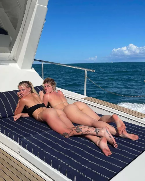 Boat besties