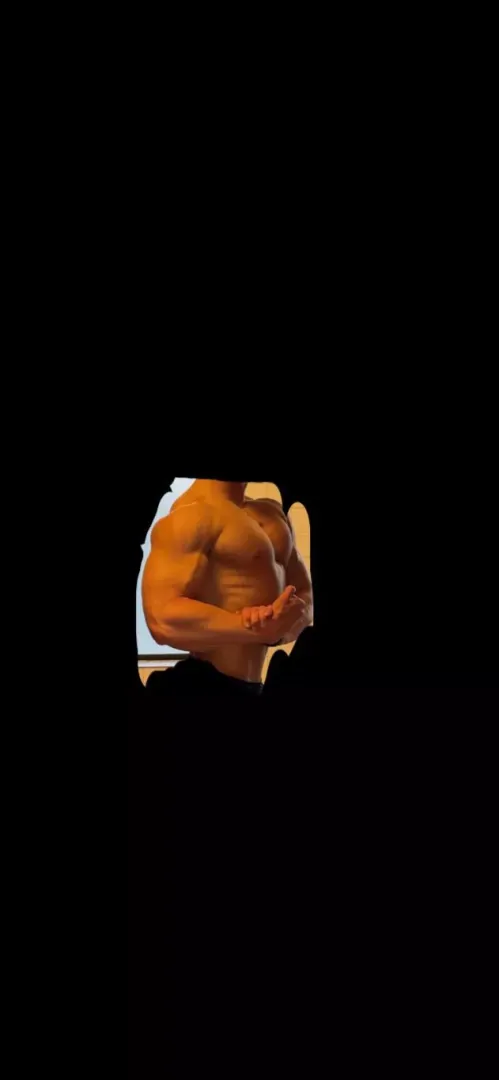 Bodybuilder in for some fun, add my snapchat (ask in dm).