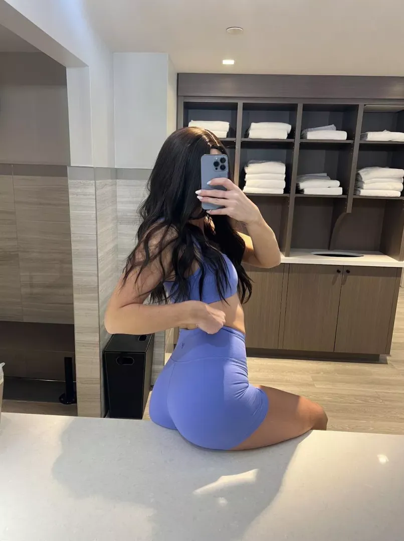 Booty growth so I can suffocate you