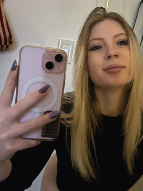 bored babe any taker for a good sexy convo? 18F