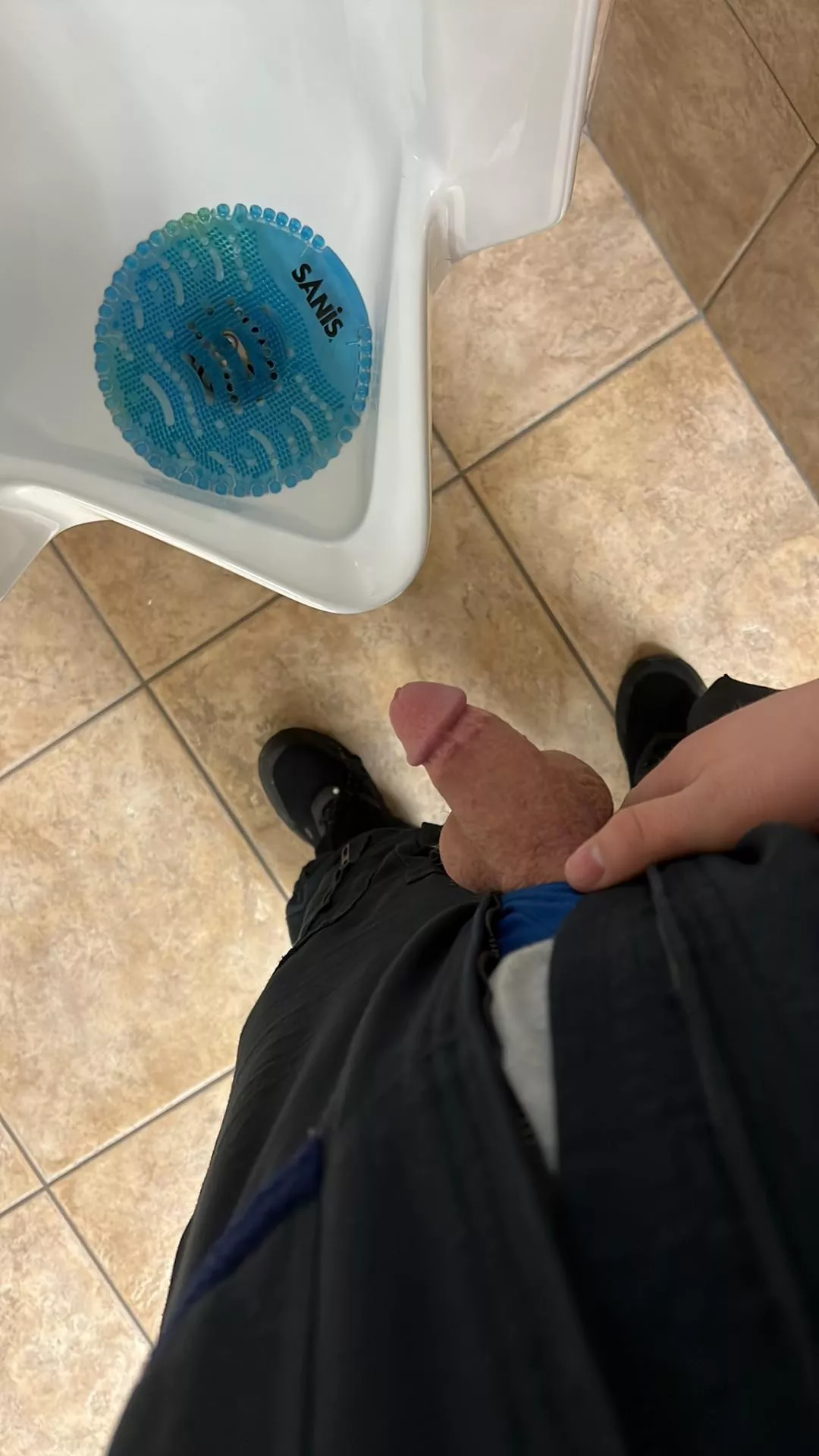 Bored horny gay medic stuck on a 24 hour shift anyone wanna distract me snap teto342