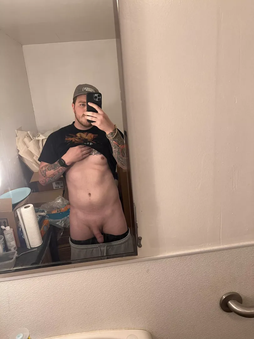 Bored n horny, keep me entertained