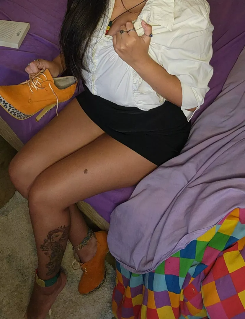 Boss, do you want panties under your skirt? 