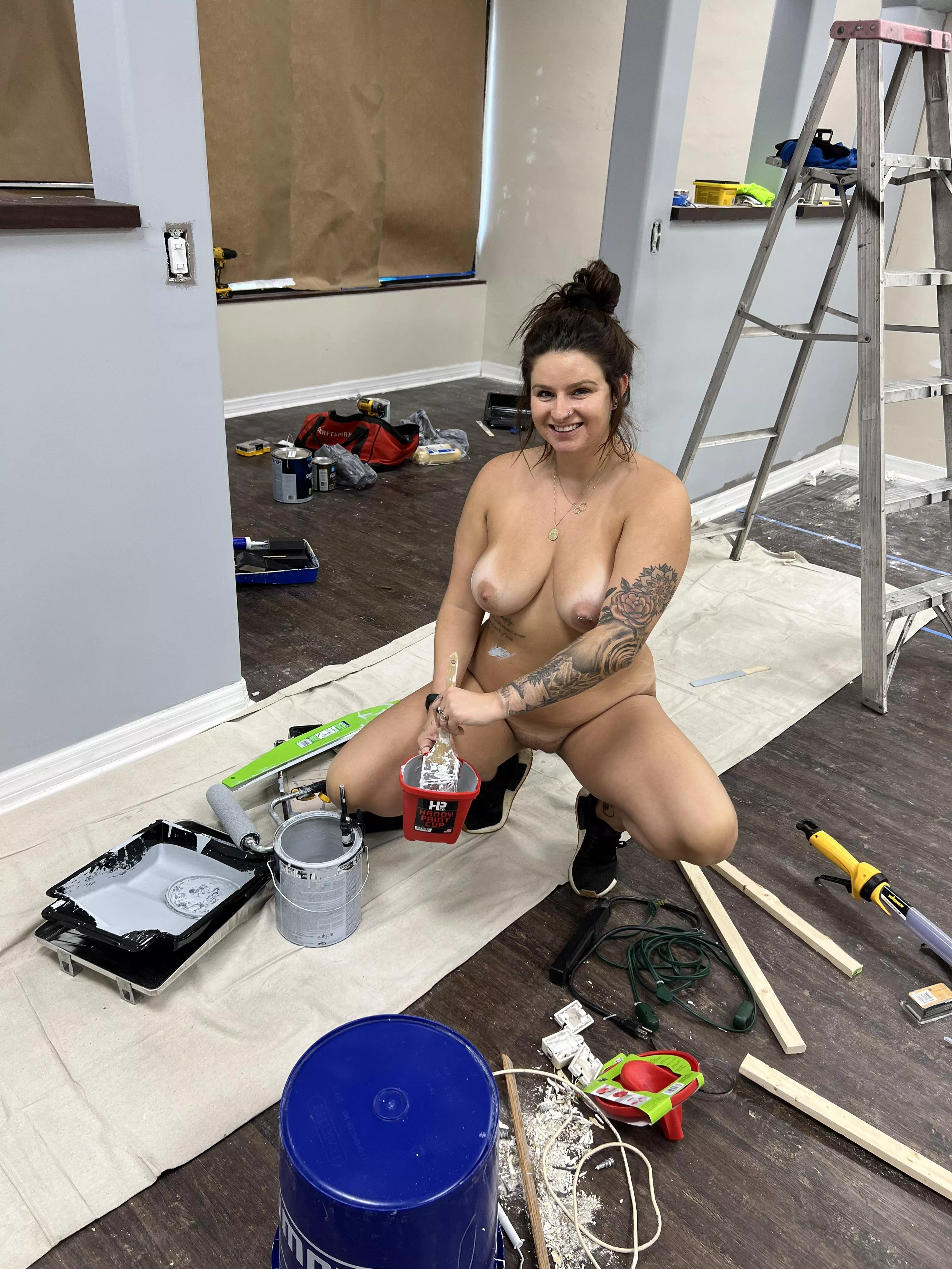 Boss left the job site early and it was too hot in there i did what i had to do.. set phone up with a timer and here ya go😘