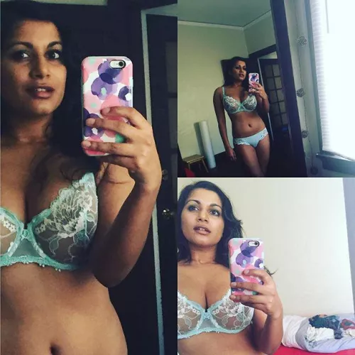 Bra selfie