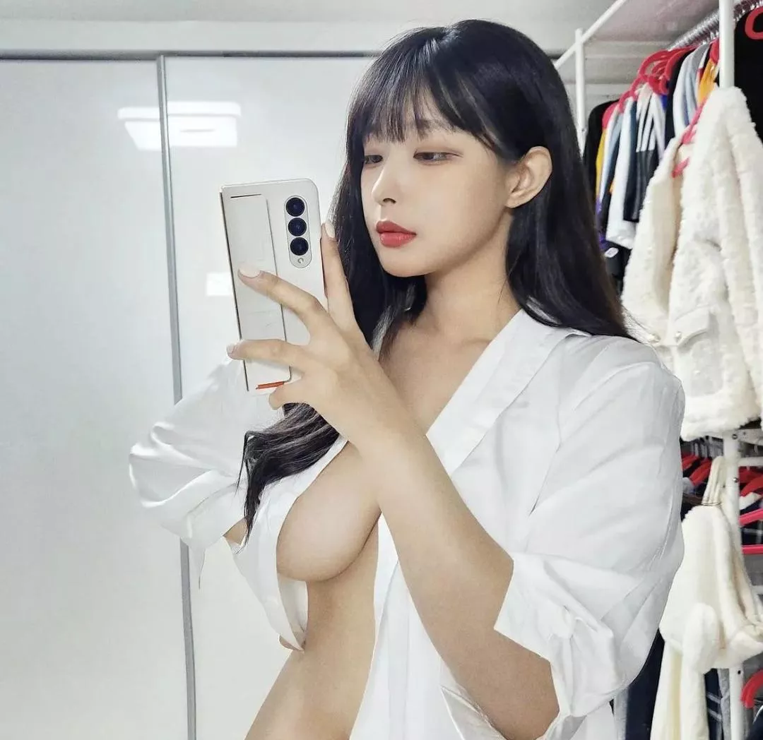 braless